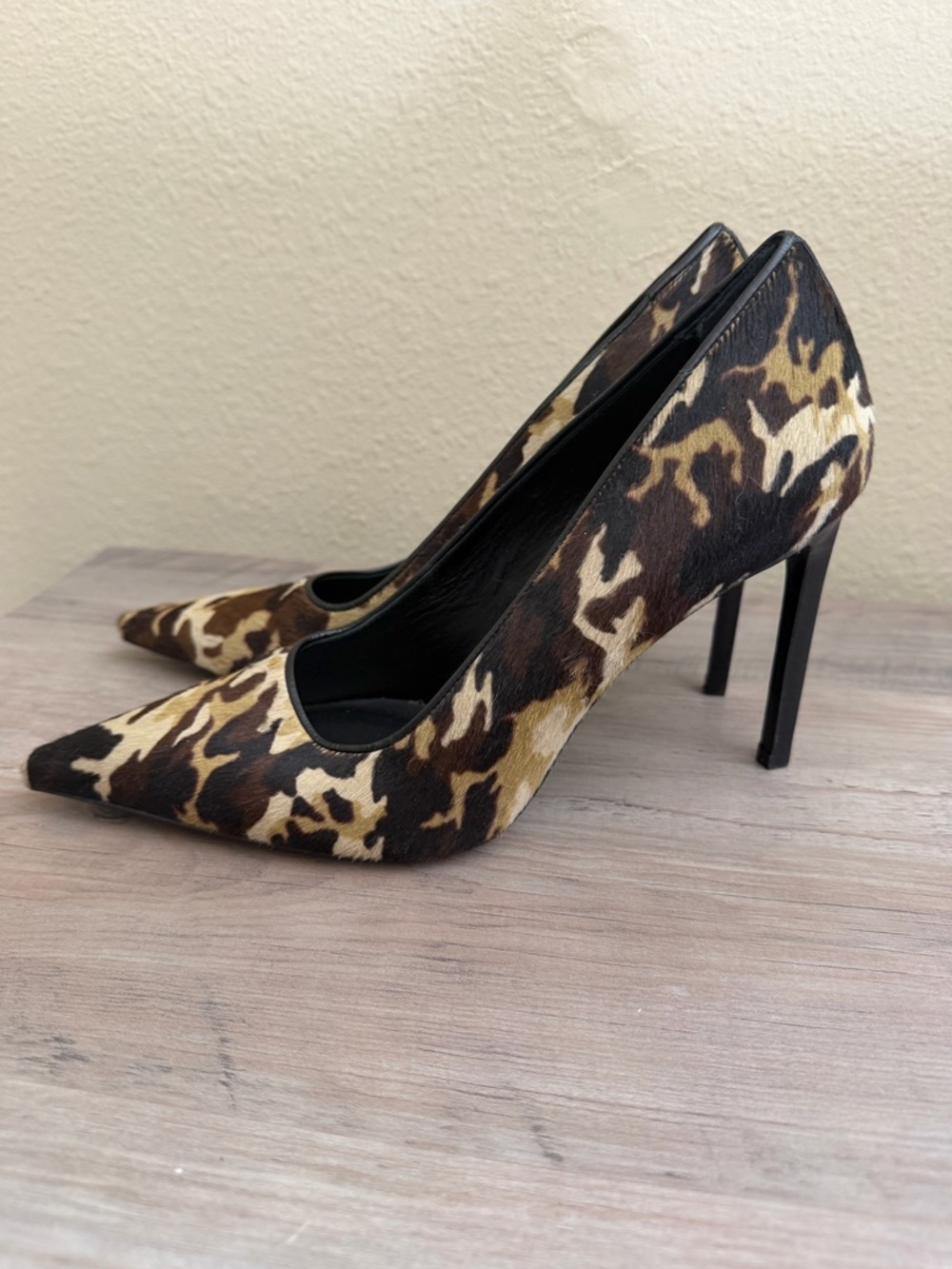 Michael Kors Calf Hair Camo Print Pointed Toe Stiletto Pumps!  New without tags! - Picture 2 of 7